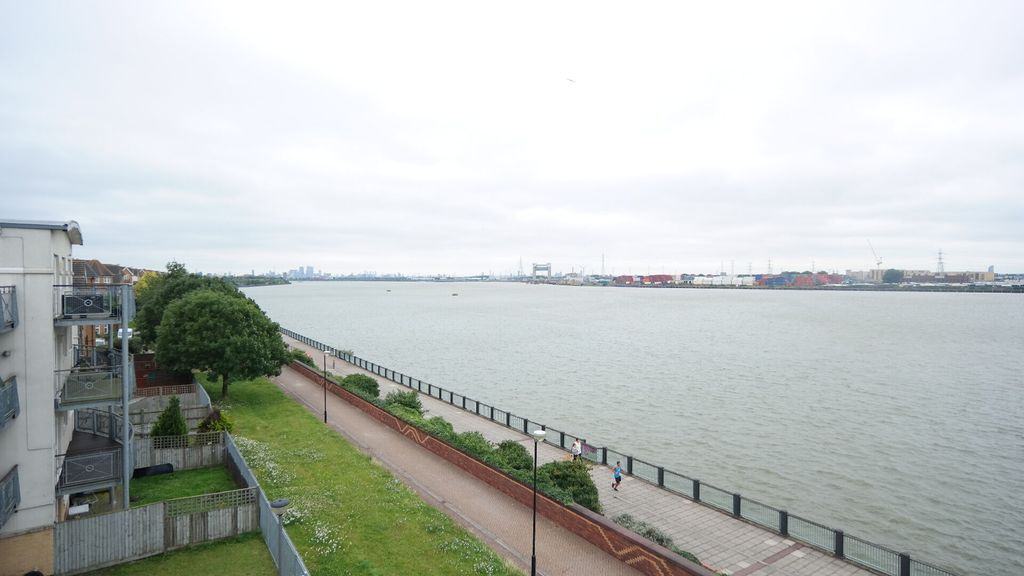 Property photo 1 of 11 Photo 11