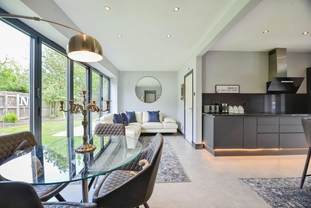 Property photo 3 of 27 Pbox-Img.Jpg