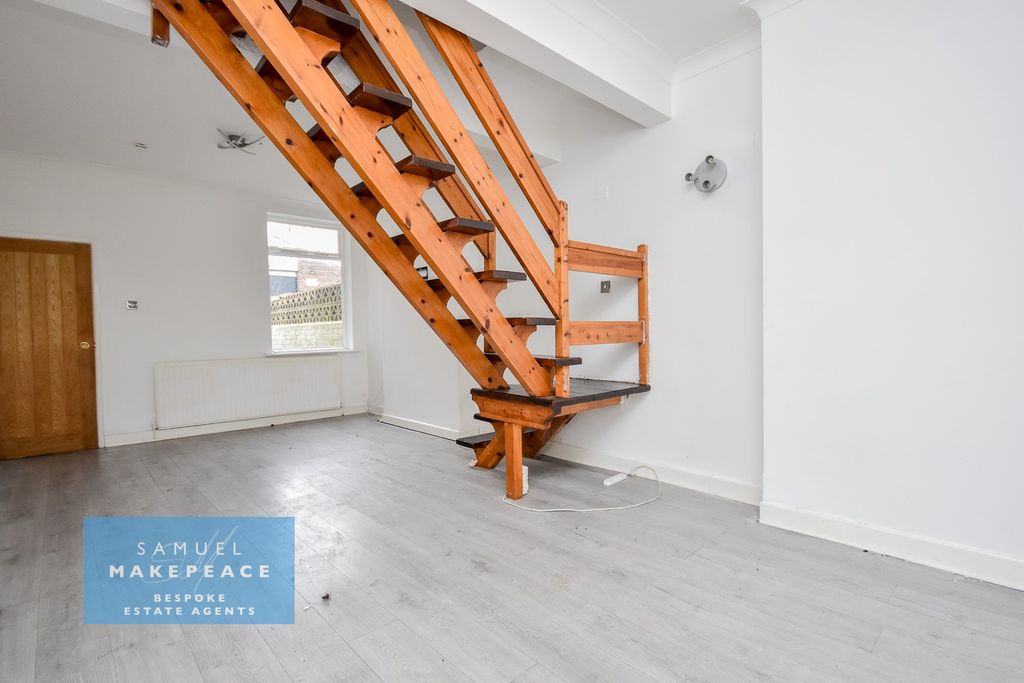 Property photo 3 of 21 Gallery