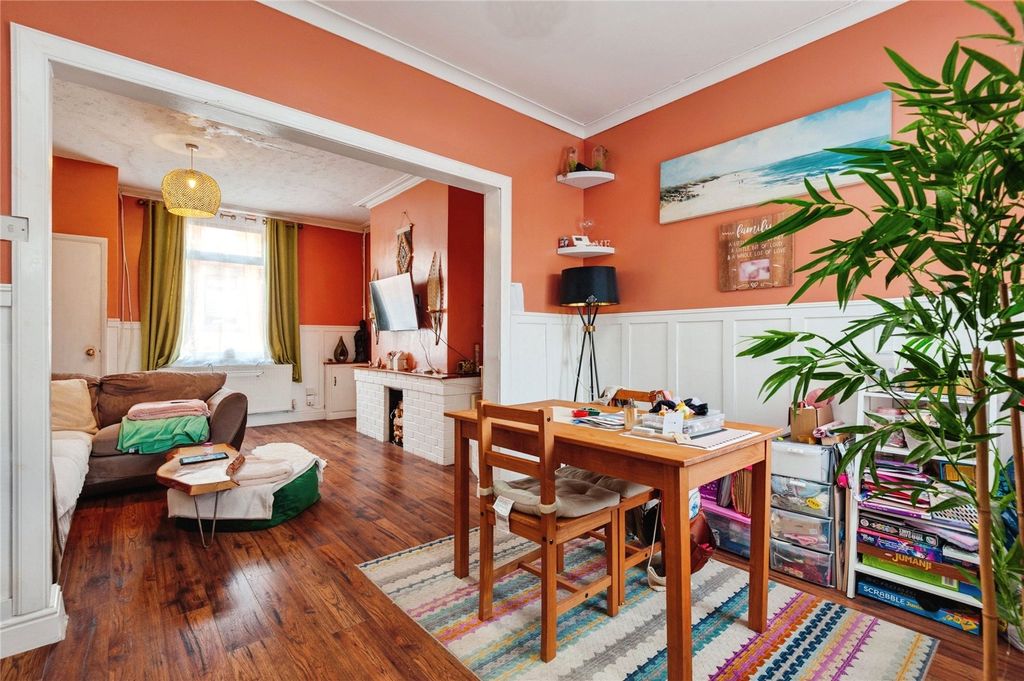 Property photo 2 of 15 Picture No. 14