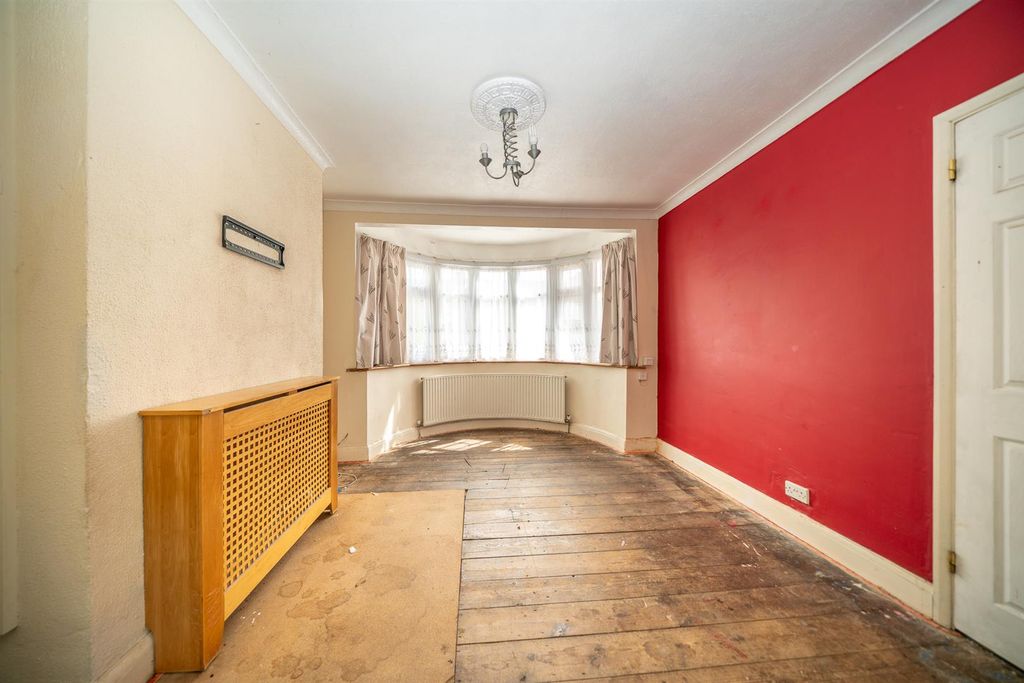 Property photo 2 of 12 Lounge