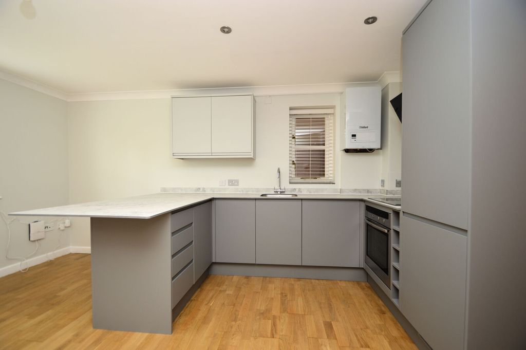 Property photo 3 of 9 Kitchen