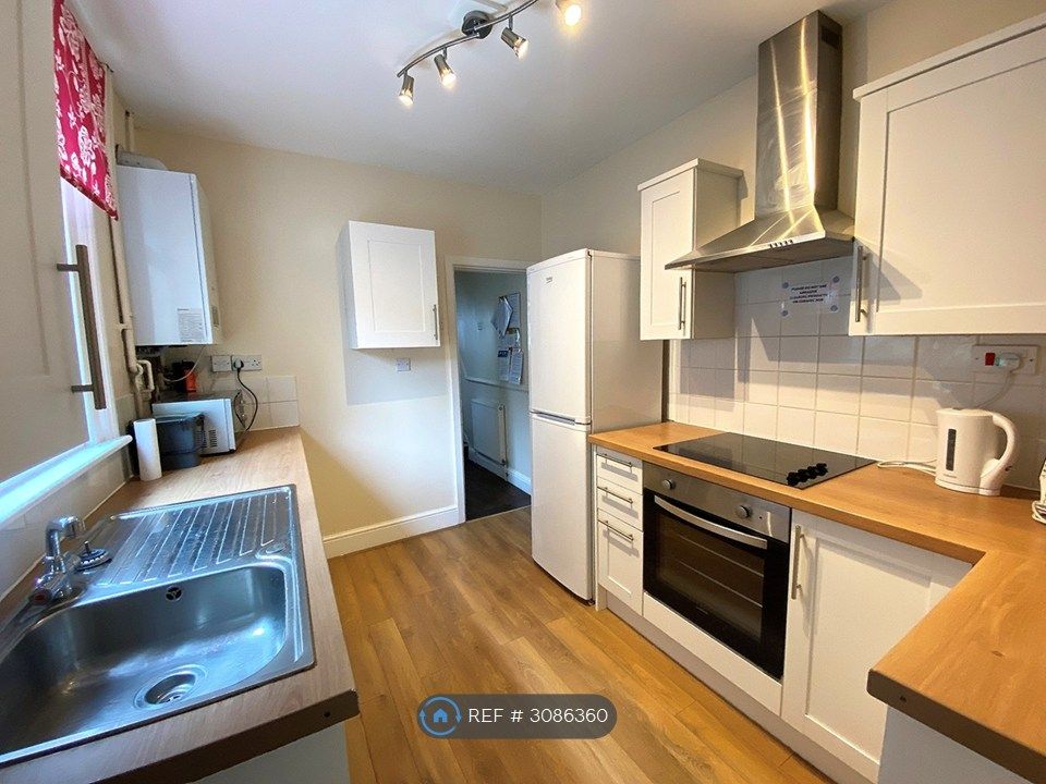 Property photo 1 of 9 Kitchen
