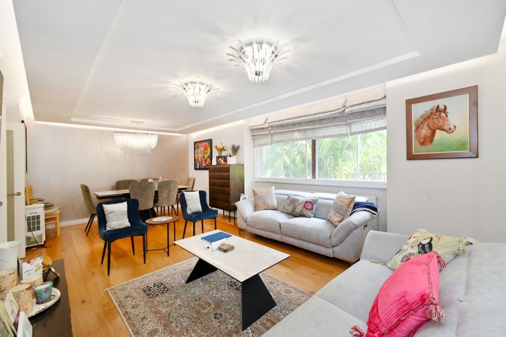 Property photo 3 of 13 18-Quadrangle (3)