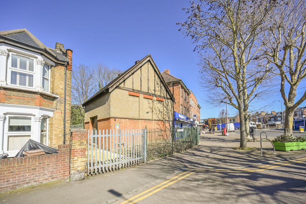 Additional image 12 of 2 bed maisonette for saleThe Broadway, Highams Park, London E4
