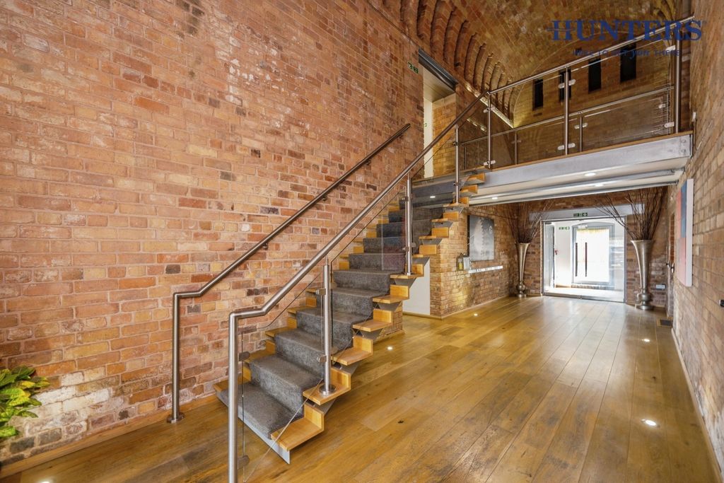 Property photo 2 of 19 Pbox-Img.Jpg