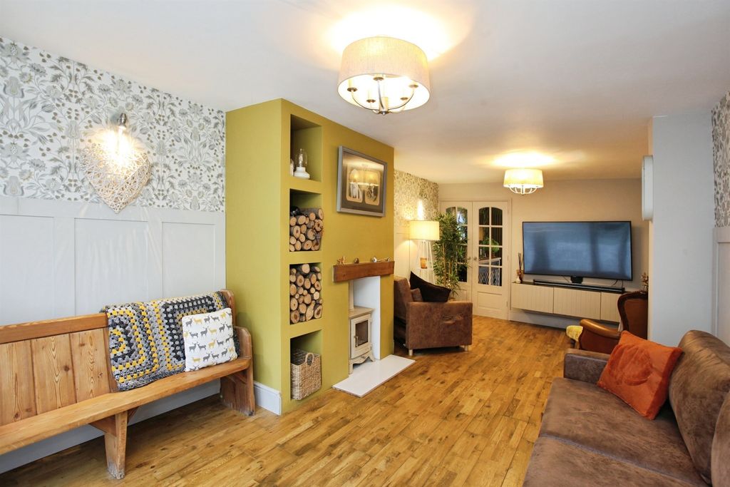 Property photo 2 of 33