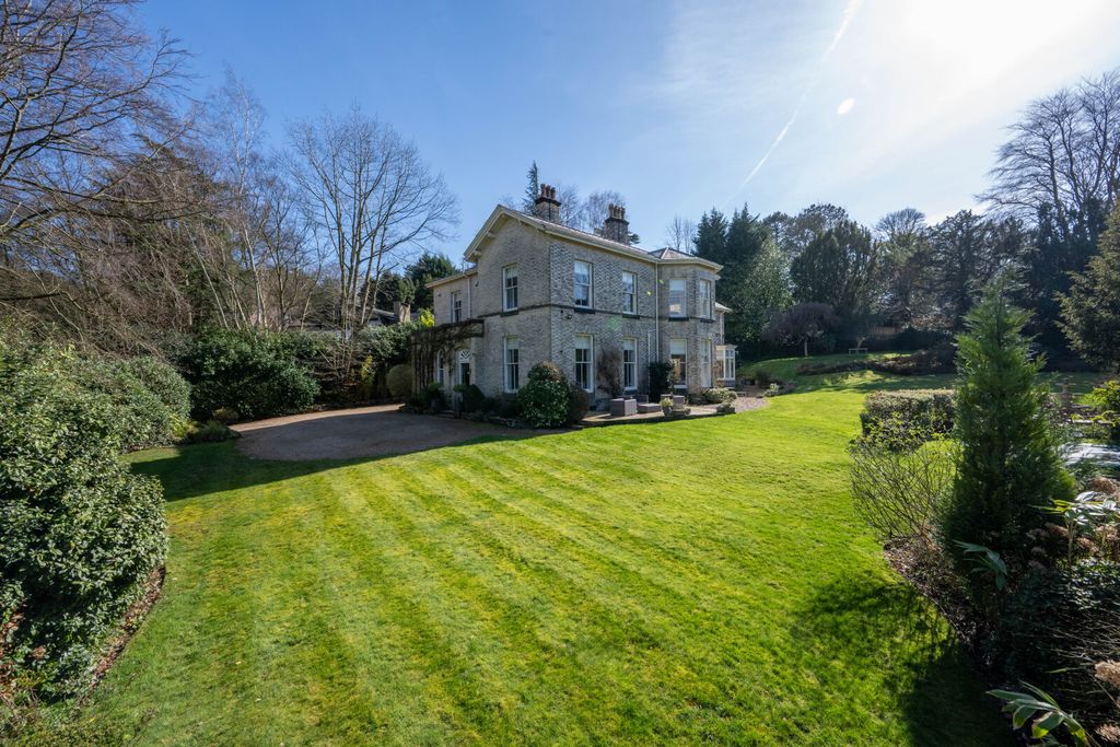 Property photo 2 of 25 Rockside