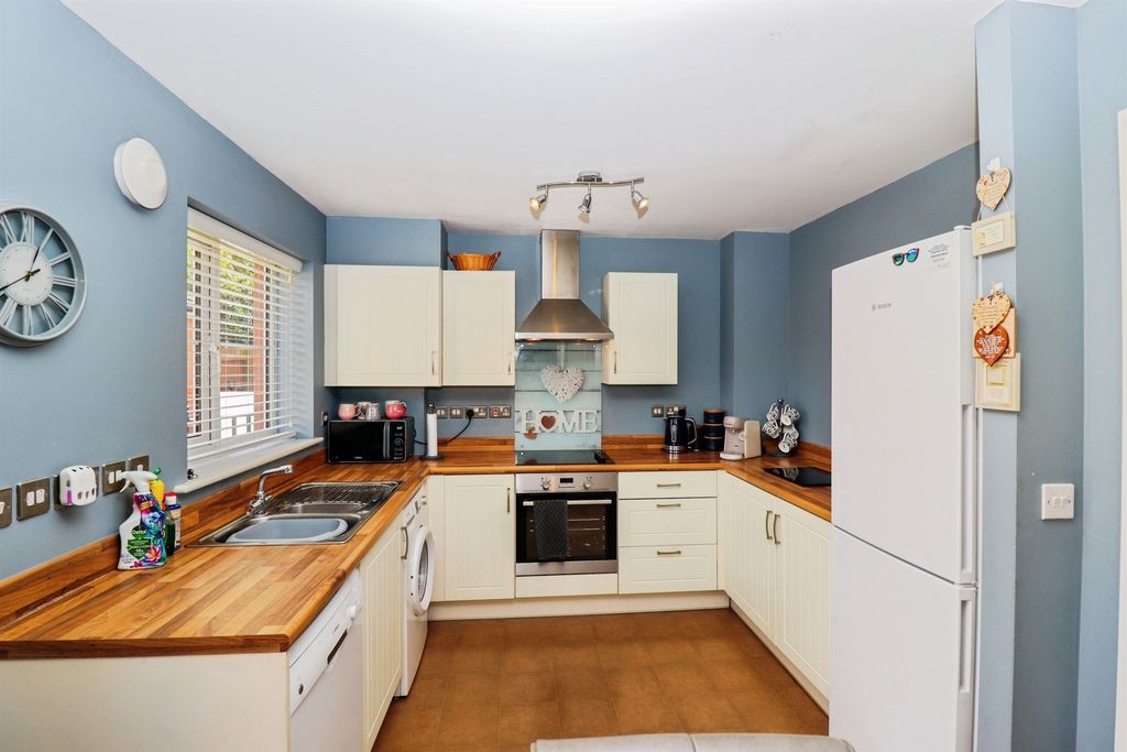 Property photo 2 of 17