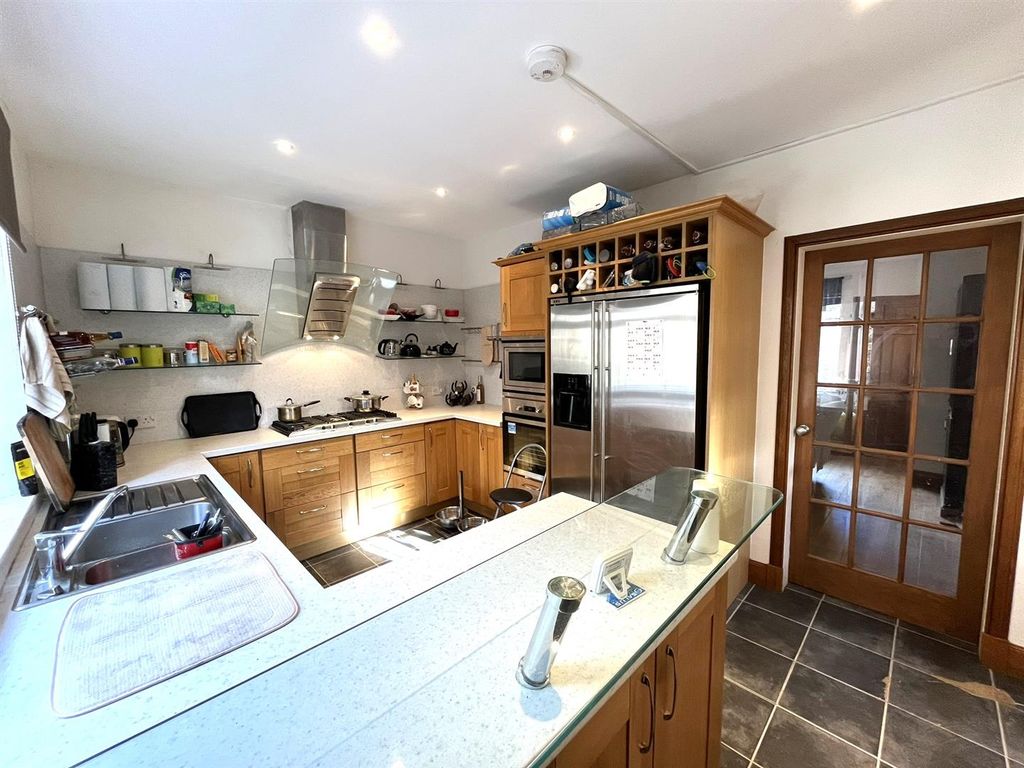 Property photo 3 of 25 Kitchen