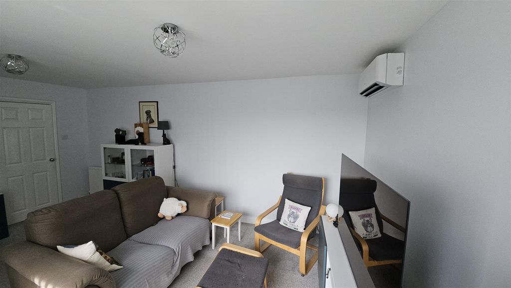 Property photo 3 of 19 Lounge02.Jpg
