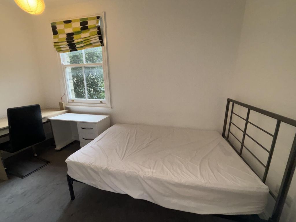 Property photo 2 of 8 Bedroom