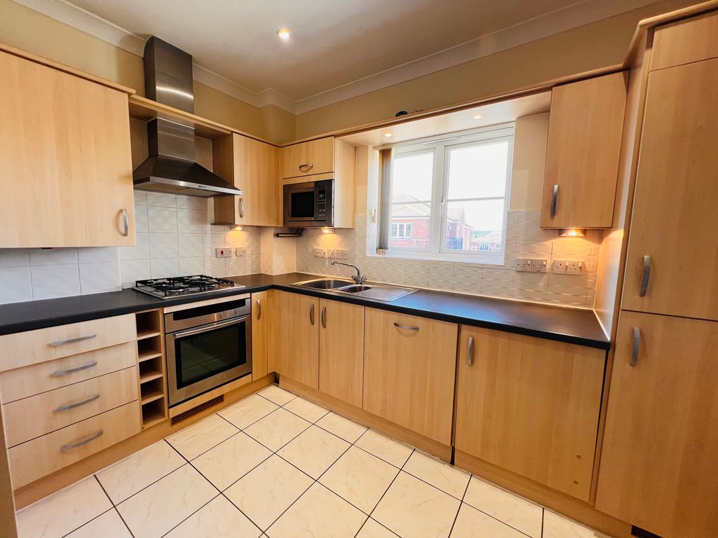 Property photo 2 of 14 Kitchen