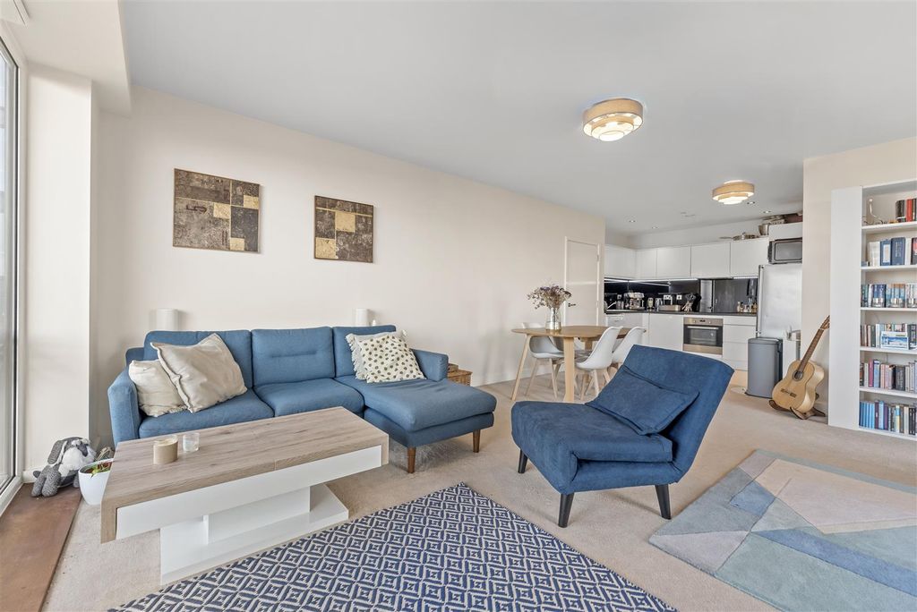 Property photo 2 of 12