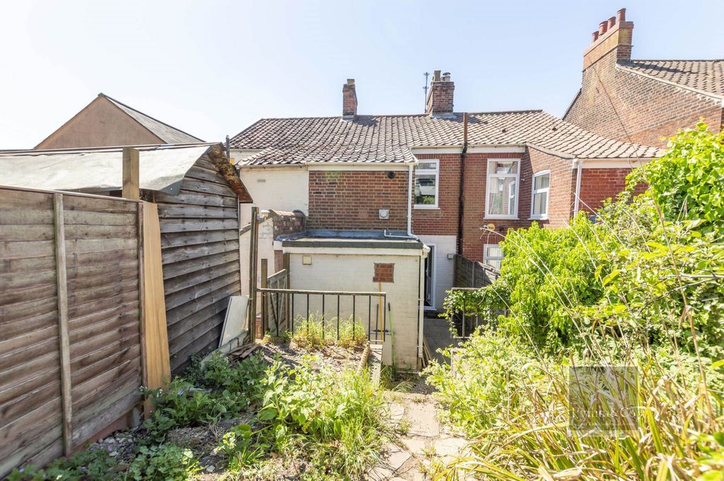 Property photo 3 of 12
