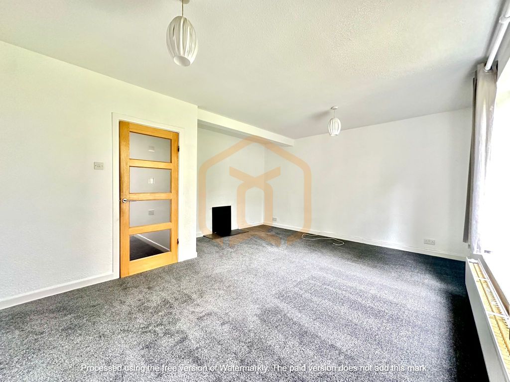 Property photo 3 of 12 Livingroom1