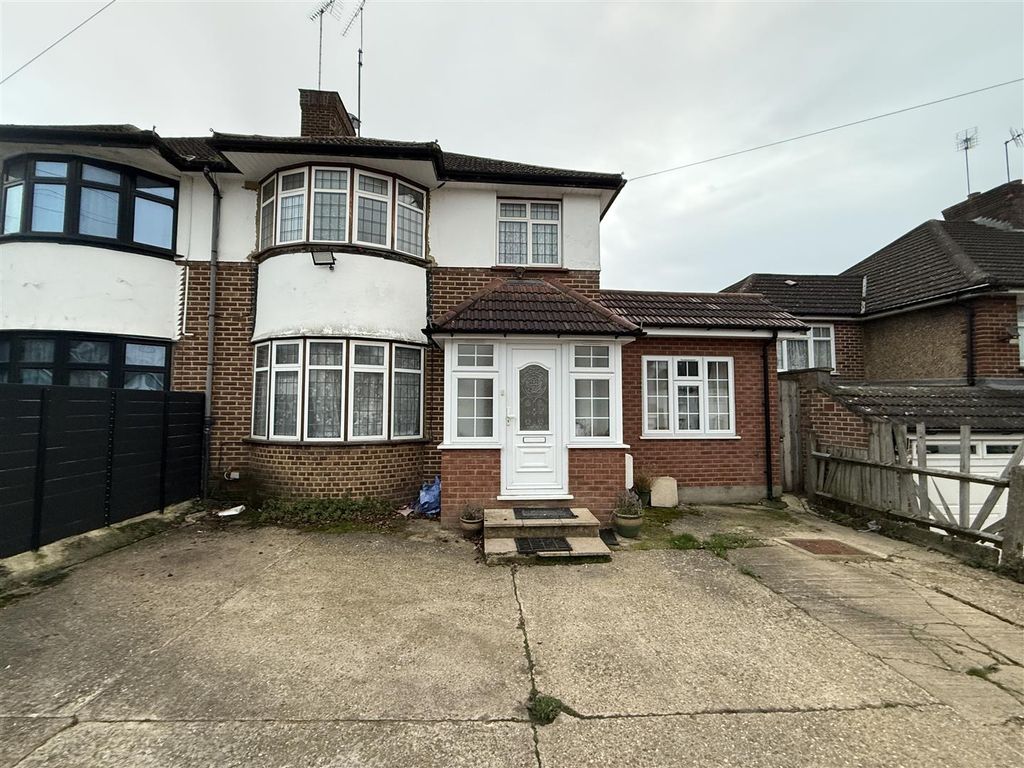 Property photo 1 of 17 External