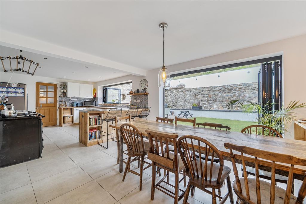 Property photo 3 of 29