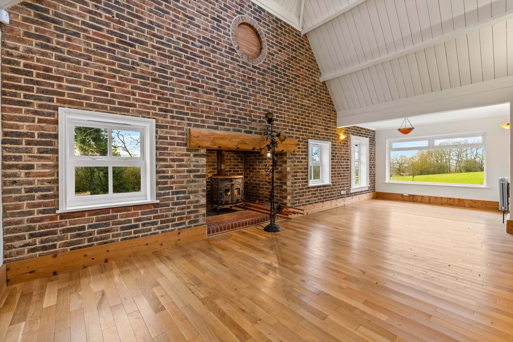 Property photo 2 of 34