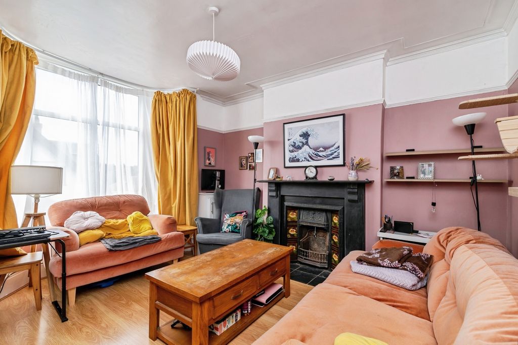 Property photo 3 of 13 Pbox-Img.Jpg