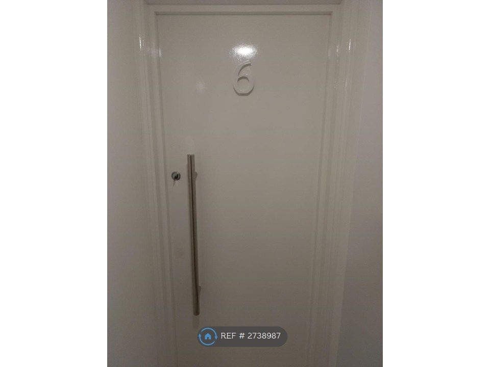 Property photo 3 of 7 Hallway