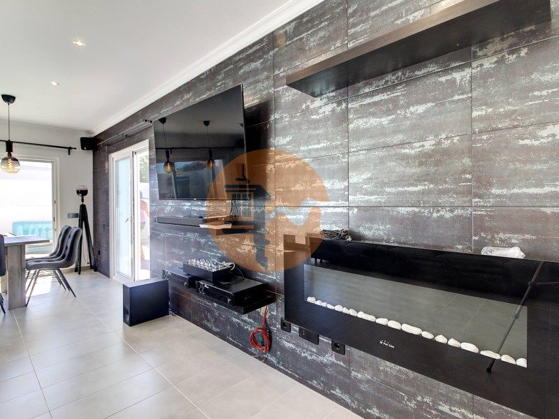 Property photo 1 of 53
