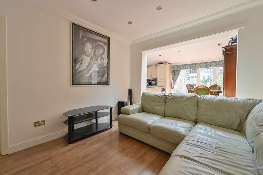 Property photo 3 of 19