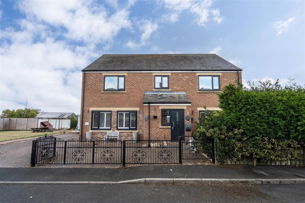 Property photo 1 of 16 External