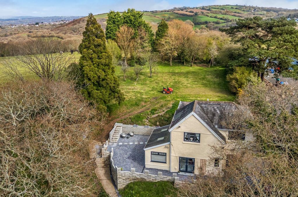 Property photo 1 of 32 1436653-1-69Cbd33203670-Arw-1.Jpg