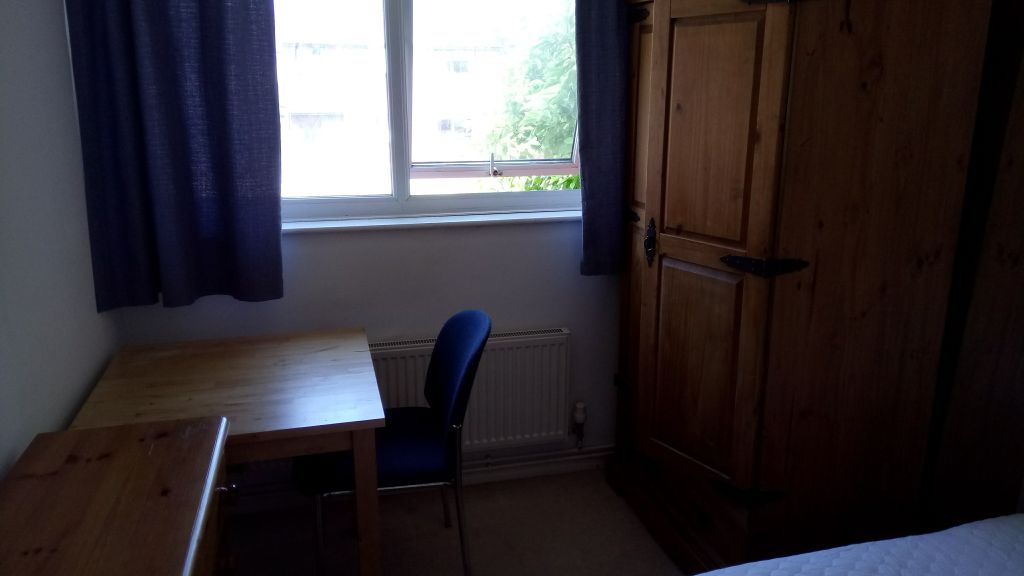 Property photo 3 of 6 Room 2
