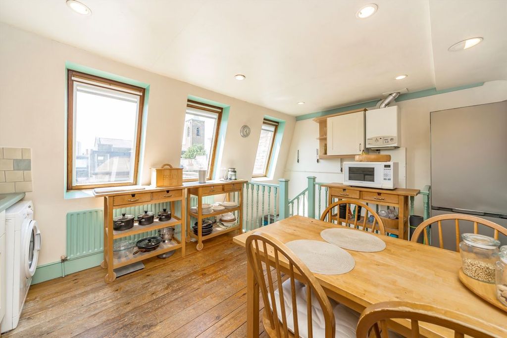 Property photo 3 of 6