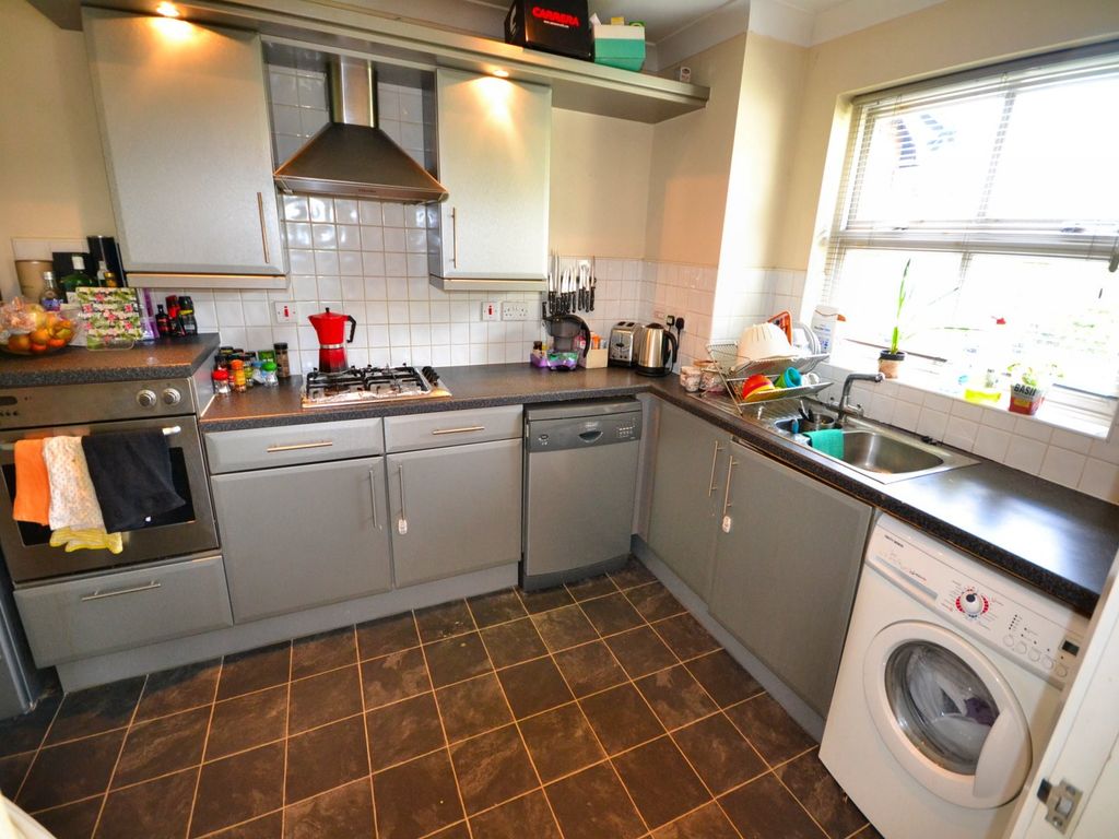 Property photo 2 of 6 Kitchen