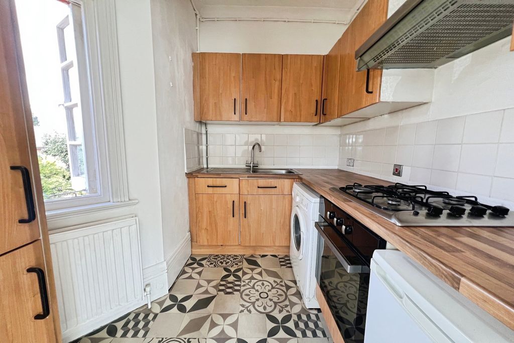 Property photo 3 of 11 Kitchen