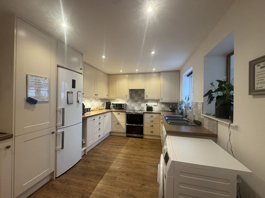 Property photo 3 of 14 Kitchen