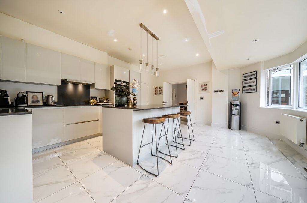 Property photo 2 of 24 1416003-16-69973c...