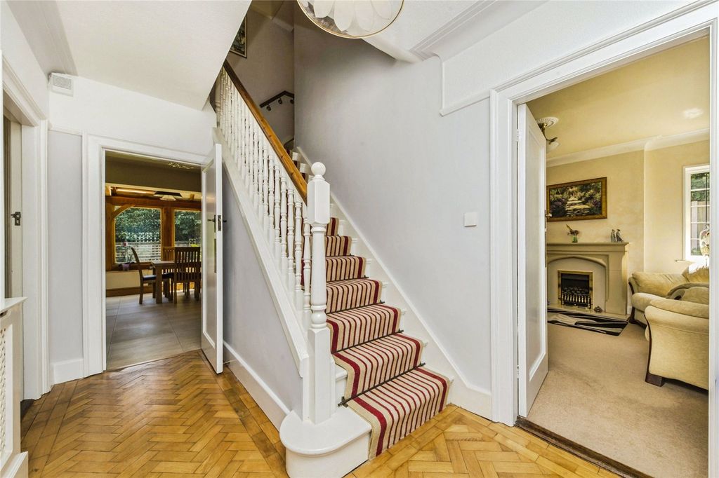 Property photo 2 of 27 Picture No. 71