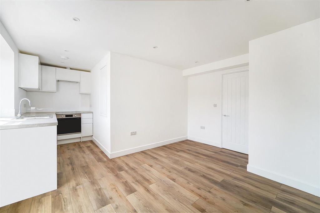 Property photo 1 of 12 High Street, 14A  (7).Jpg