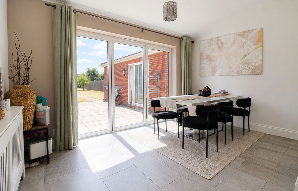 Property photo 3 of 19 Dining Area