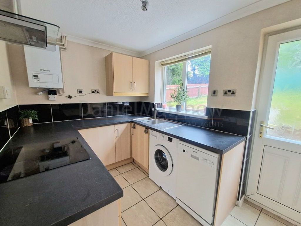 Property photo 3 of 12 Kitchen