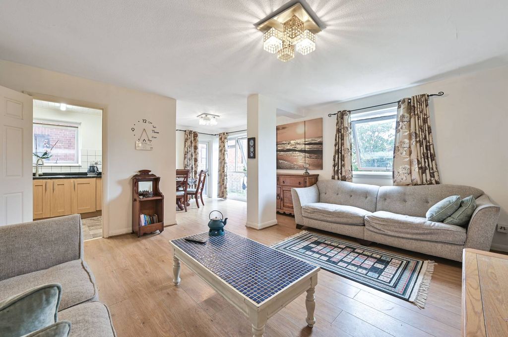 Property photo 3 of 12