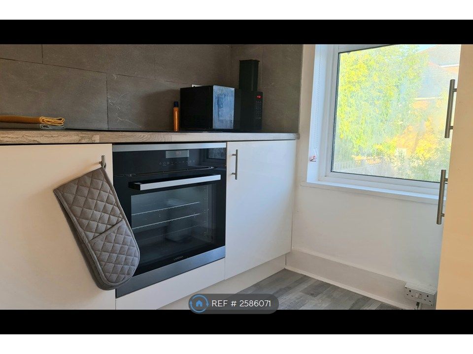 Property photo 1 of 12 Kitchen