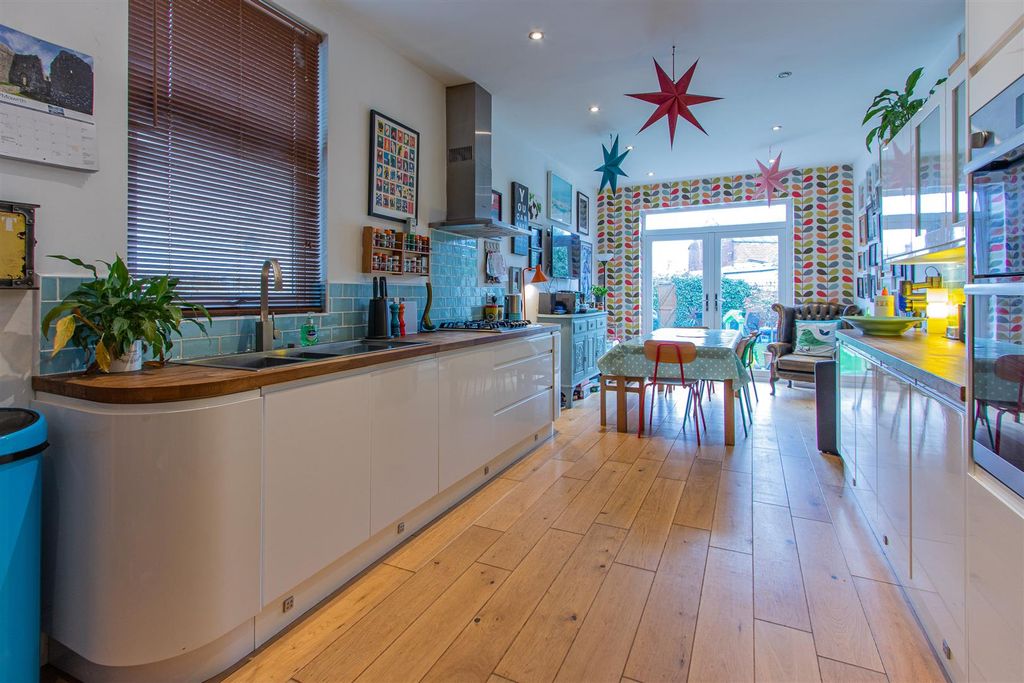 Property photo 2 of 24 Roath Court Road 21-16.Jpg