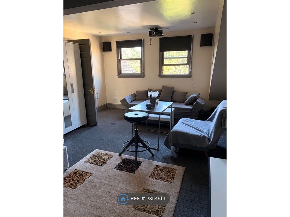 Property photo 1 of 17 Living Room / Bedroom