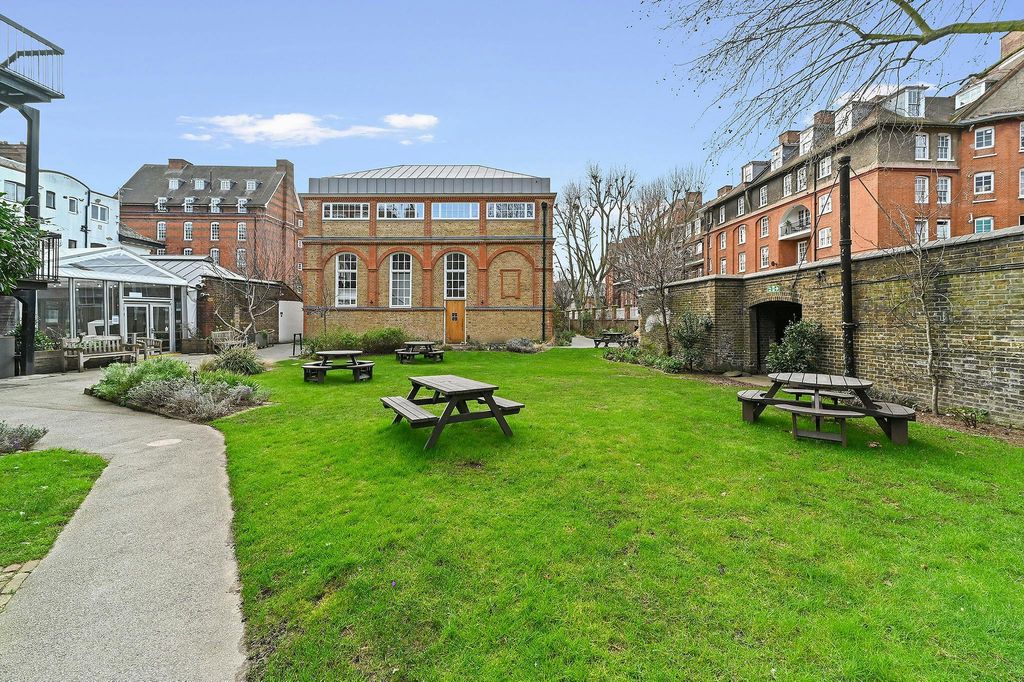 Property photo 2 of 19 Bcrochelle19.Jpg