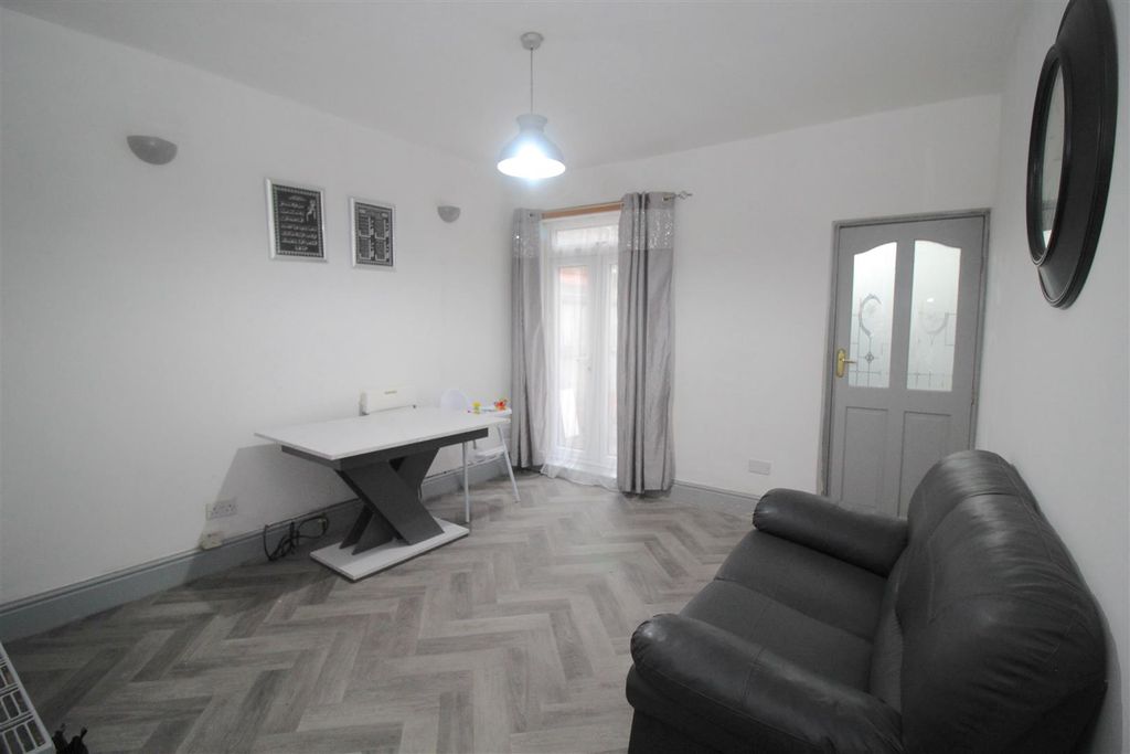 Property photo 2 of 7 Reception