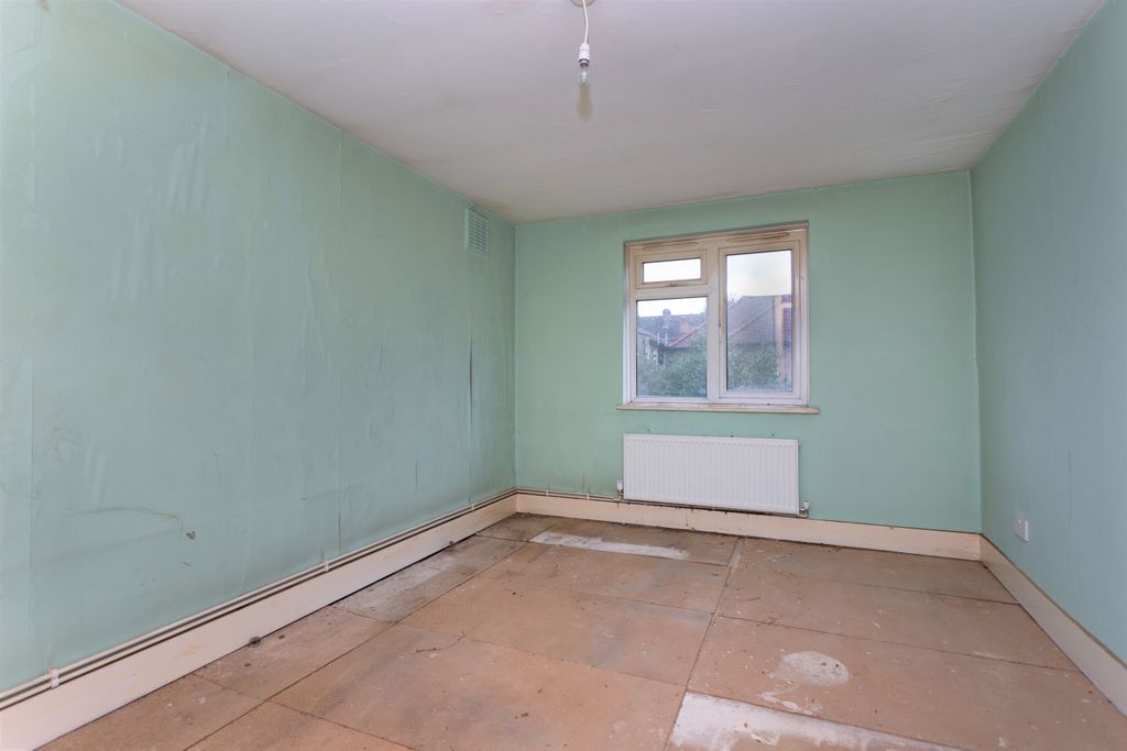 Property photo 2 of 9 68A &amp; 68B Henslowe Road, East Dulwich, London, Se22 0As