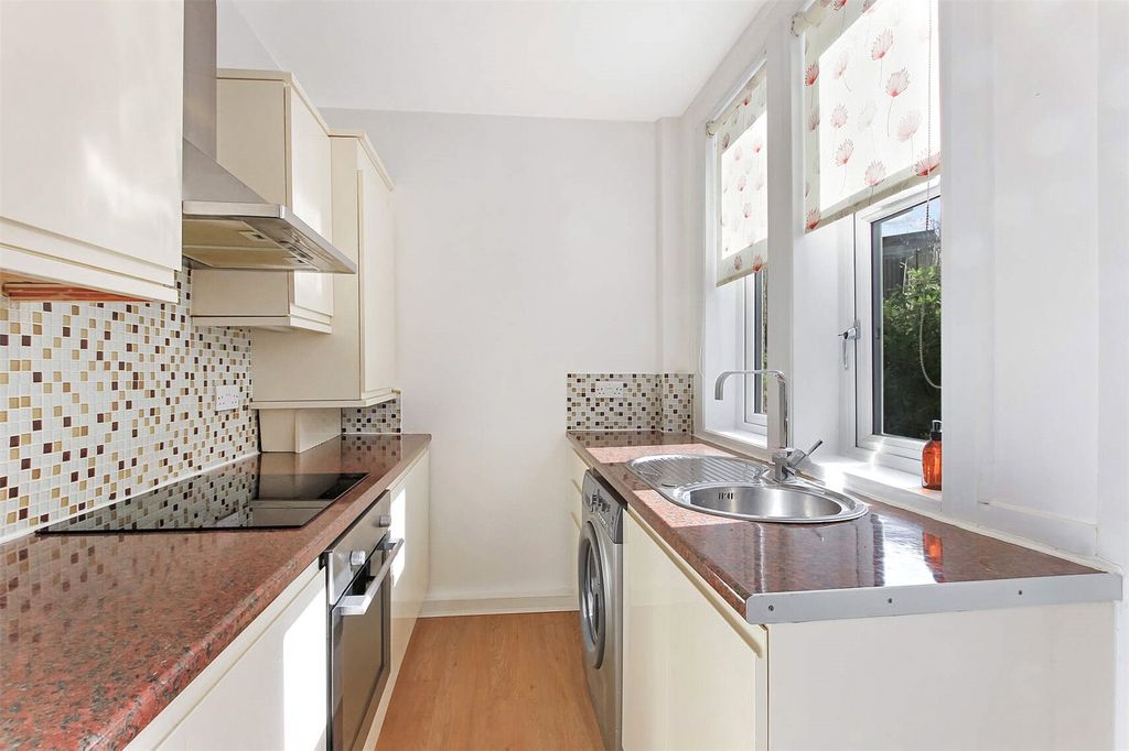 Property photo 3 of 9 Kitchen
