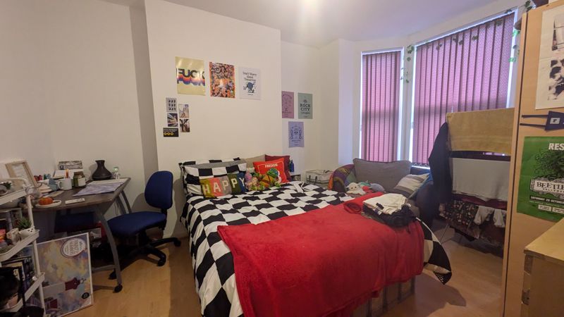 Property photo 1 of 7 Photo 8