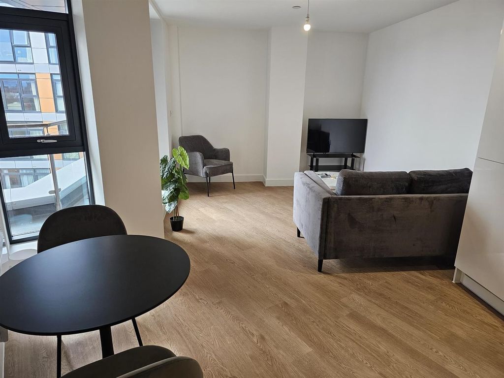Property photo 3 of 11 1000075201