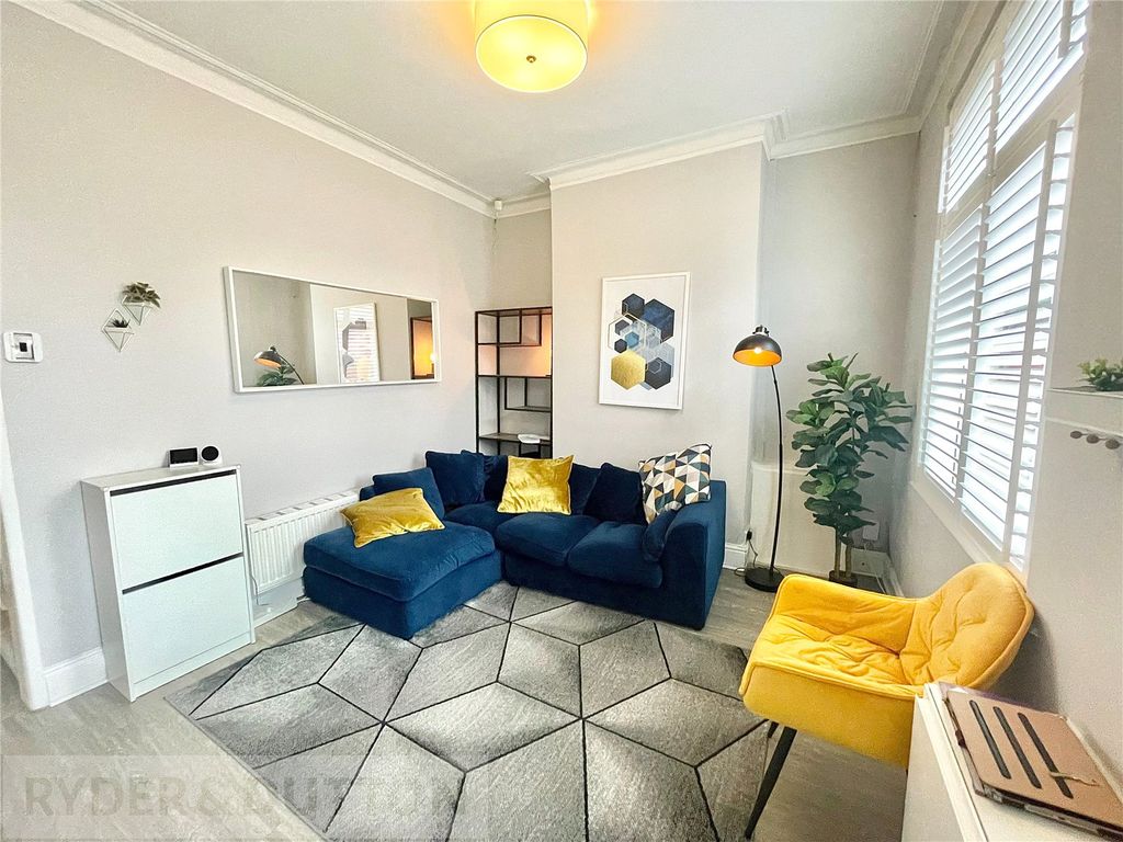 Property photo 2 of 14 Lounge